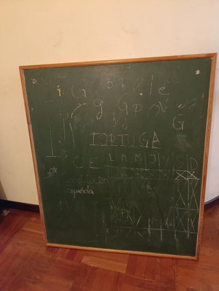 Pizarra verde con marco de madera
