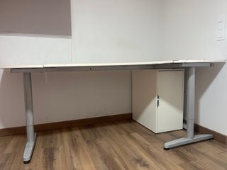 Escritorio elevable esquinero blanco