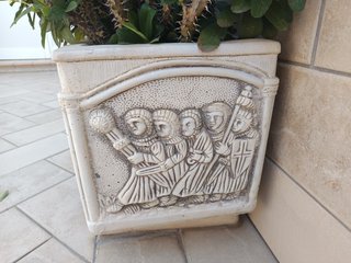 Jardinera Decorativa Piedra artific. Con dos pies