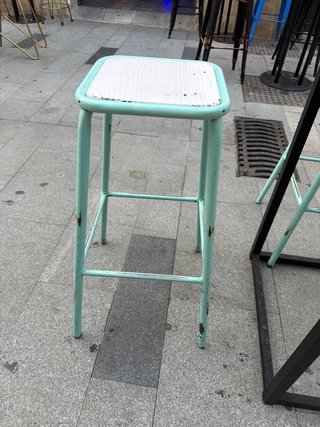Banqueta Alta Metálica y Madera