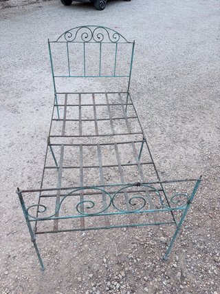 Cama de forja plegable antigua