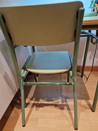 Pupitre escolar y silla