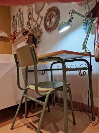 Pupitre escolar y silla