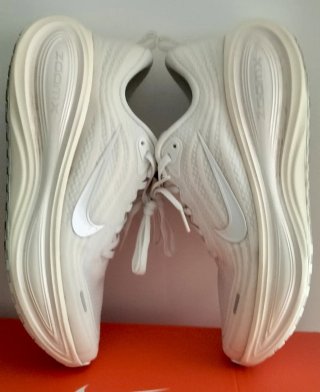 Nike Vomero Plus Talla 44,5. Solo usadas una vez.