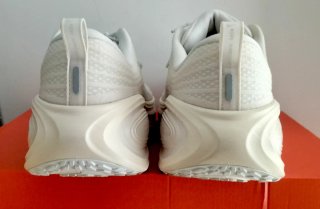 Nike Vomero Plus Talla 44,5. Solo usadas una vez.