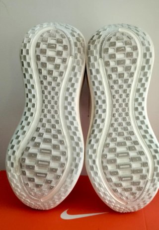 Nike Vomero Plus Talla 44,5. Solo usadas una vez.