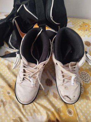 Patines agresivos blancos