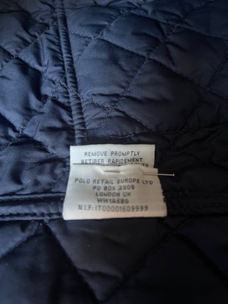 Chaqueta acolchada Ralph Lauren niño azul marino.