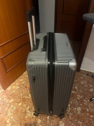 Maleta grande gris con ruedas