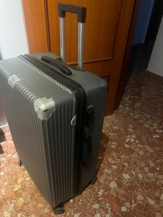 Maleta grande gris con ruedas