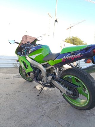 Kawasaki Ninja ZX6R Verde/Morado