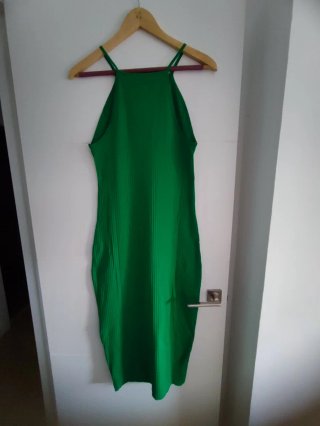 Vestido ZARA verde ajustado