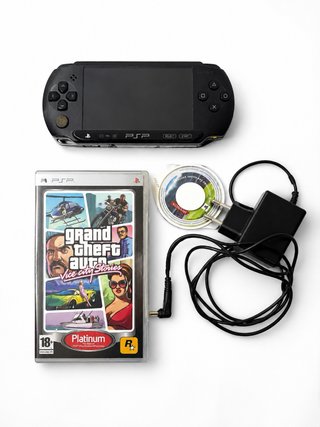 PSP E1000 Negra + 2 Juegos + Cargador