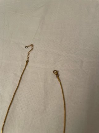 Collar de acero con trébol y flor