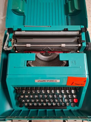 Máquina de escribir Olivetti Studio 45