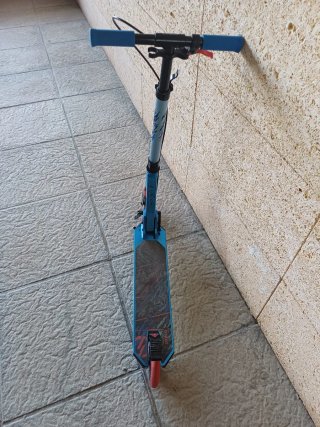 Patinete Oxelo azul y rojo
