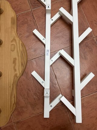 Percheros de madera blancos Ikea