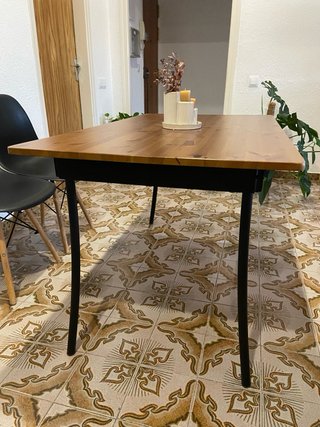 Mesa Comedor + 4 Sillas Negras