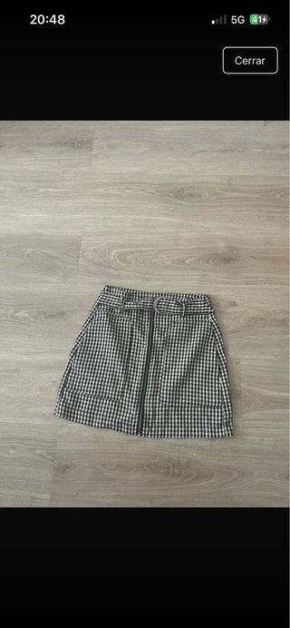Falda Stradivarius cuadros blanco y negro
