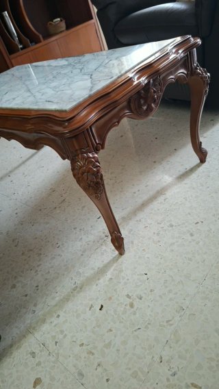 Mesa de centro de madera y mármol