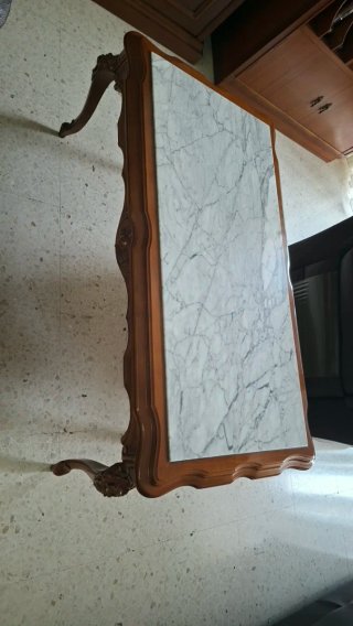 Mesa de centro de madera y mármol
