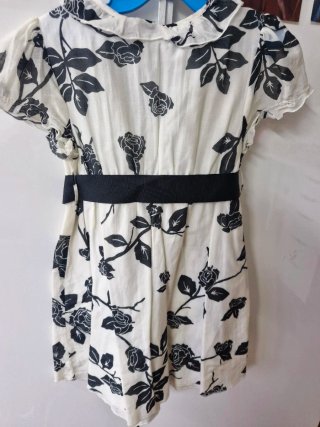 Vestido floral blanco y negro 5/6 anos