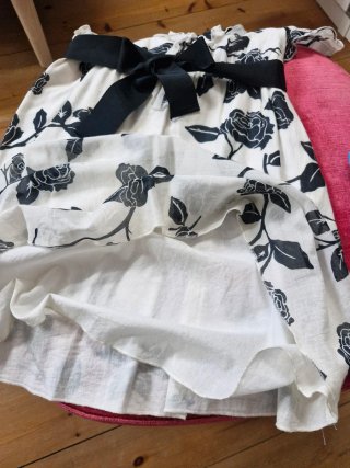 Vestido floral blanco y negro 5/6 anos