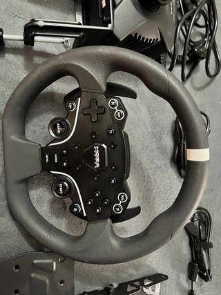 Volante Moza R3 PC (pedales y kit rendimiento)