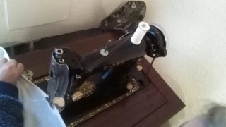 Máquina de coser Sigma con mueble