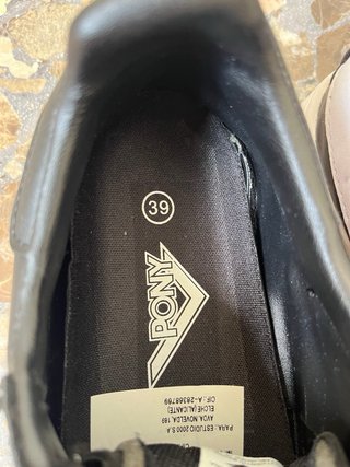 Botas de árbitro Pony T39 sin estrenar