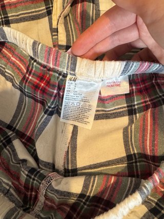 Pijama de cuadros rojo y blanco