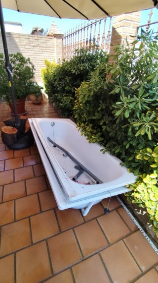 Bañera metálica blanca