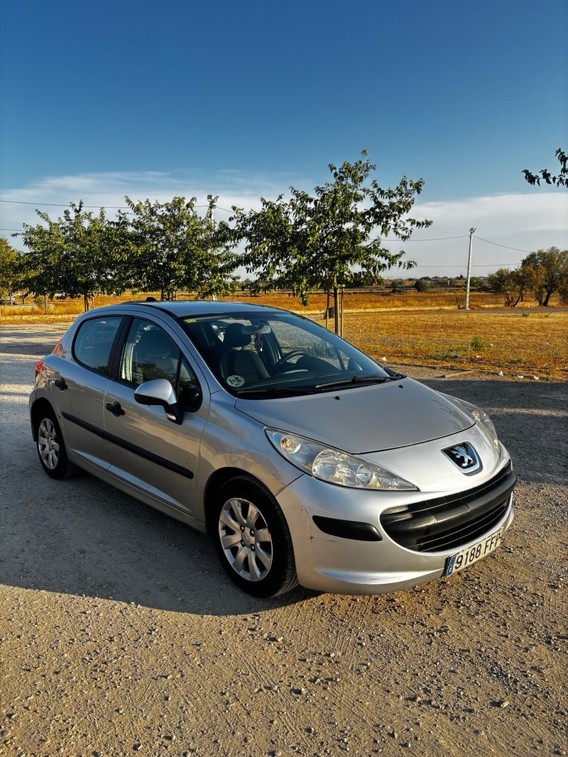 Peugeot 207 2006 - foto 1