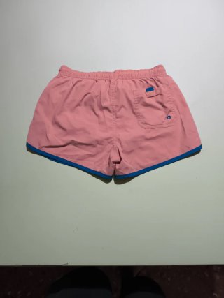 Bañador rosa con ribete azul
