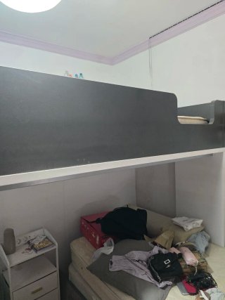 Cama alta madera maciza blanco y negro