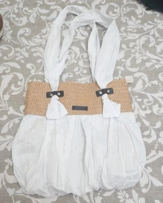 Bolso paja y blanco estilo bohemio