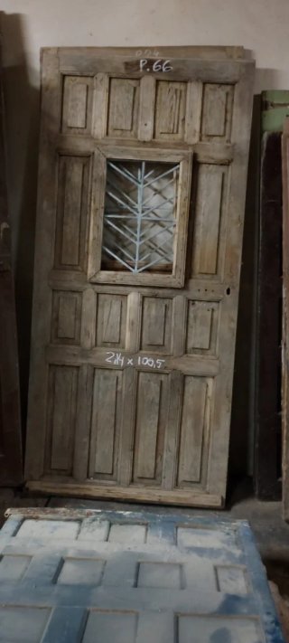 Lote 82 puertas madera antiguas