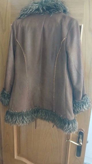 Abrigo marrón con pelo
