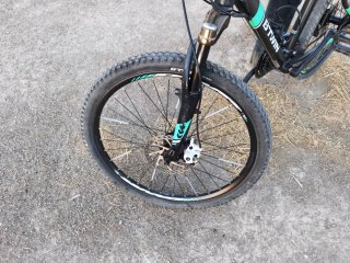 Bicicleta Btwin Negra y Turquesa