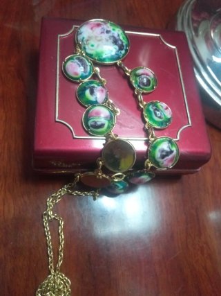 Colgante y pendientes esmalte floral