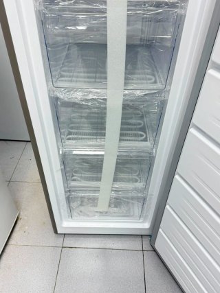Congelador Vertical HANSEÁTIC Nuevo 1,43m x 54cm
