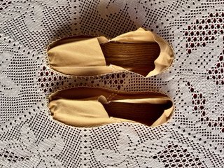 ALPARGATAS BEIGE TALLA 37 HECHAS A MANO.