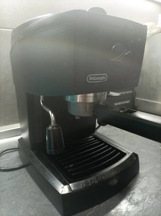 Cafetera Delonghi Negra