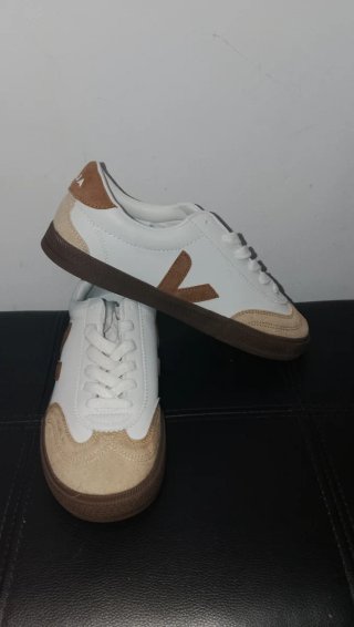 Zapatillas Veja Blancas y Marrones Nuevas