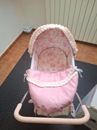 Carrito de muñecas rosa