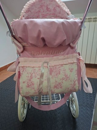 Carrito de muñecas rosa