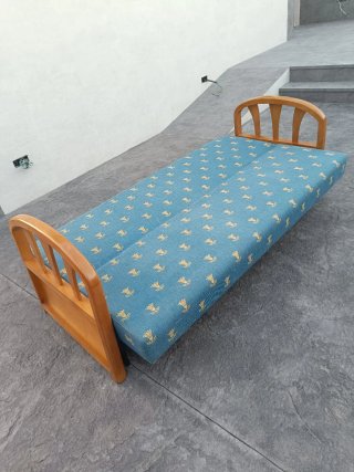 Sofá cama madera pino.