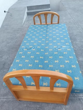 Sofá cama madera pino.