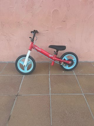 Bicicleta de equilibrio Btwin roja