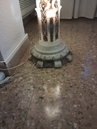 Columna de alabastro iluminada